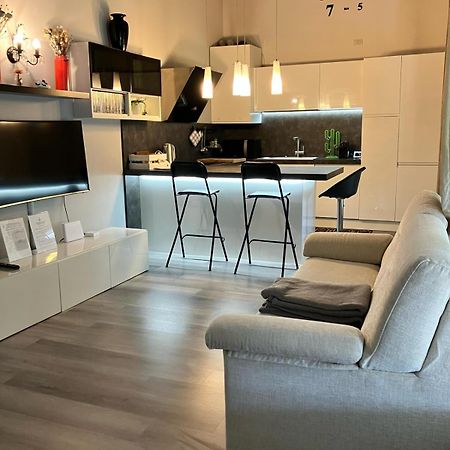 Benvenuti In Casa Peluca! Apartment Mestre Bagian luar foto