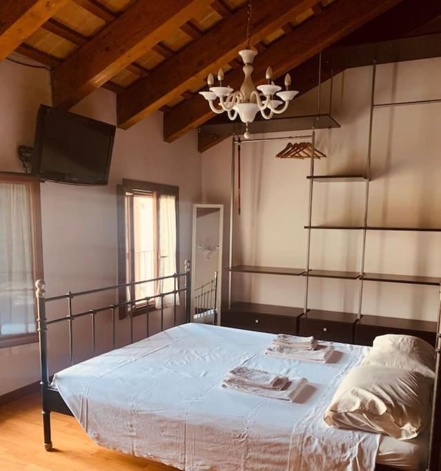 Benvenuti In Casa Peluca! Apartment Mestre Bagian luar foto